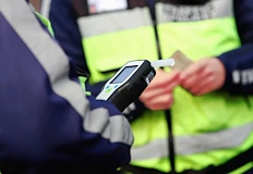 44 годишният мъж отказа кръвна проба след нощна проверка в РусеСлужители
