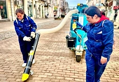 Администрацията рекламира уред на ток на фона на разкопаните улициОбщина