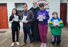 Творческа работилница събра децата в църквата Свети Николай Децата от Сдружение