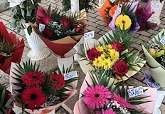 Букетите за Осми март запазват старите цениТърговците на цветния пазар