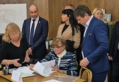 Областната администрация осигурява три нови компютъра за изборния процесЦентралната избирателна