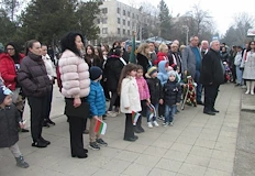 Поднесоха венци и цветя пред военните паметнициЖителите на община Ценово