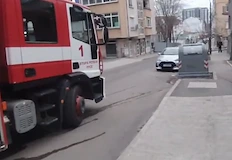 Гъст дим блокира района около улица Вардар Пожар избухна тази вечер