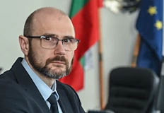 Правосъдният министър излезе със становище пред Конституционния съдОграничението от шест