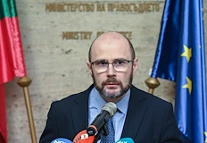 Институционалната война между правосъдното министерство и обвинението се разрастваСлужебният министър