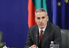 Служебният премиер започна консултации със синдикати и търговски вериги заради