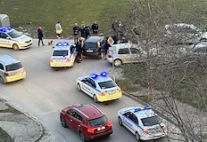 Униформени откриха метамфетамин в колата на бегълцитеОпасна гонка между неправоспособен