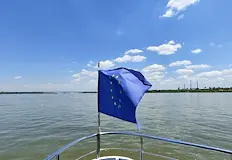 Близо 4 милиона евро отиват за софтуер джипове и таблети