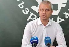 Партията откри кампанията си пред Народния театърПартия Възраждане даде официален