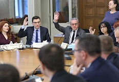 Комисията по бюджет и финанси спасява държавните плащанияПарламентарната комисия по