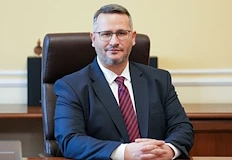 Министърът сигнализира ДАНС за внедрени служители и саботаж в министерствотоМафиотски