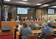 Общинарите одобриха плана въпреки обществените подозрения за предварителни договоркиВъпреки острата