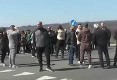Хората настояват за спешен ремонт на опасното трасеНедоволни жители на