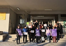 Синдикатите настояват за незабавно увеличение на възнаграждениятаСлужители на Български пощи
