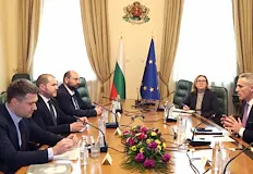 Властта спира раздаването на пари на калпак заради Близкия изтокСлужебното