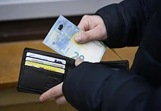 НОИ превежда допълнителните средства заедно с пенсиите през априлНационалният осигурителен