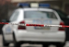 Младежът е откаран в болница а жената е задържана полицията