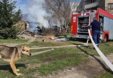 Пламъците обхванаха струпани дървени отпадъциПожар избухна в нерегламентирано сметище във