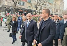 Лидери и граждани отбелязаха Националния празник заедноЛидерът на коалиция Прогресивна