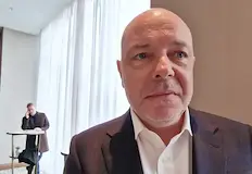 Скок във вода парализира стотици младежи всяко лятоГръбначно мозъчните травми придобиват