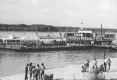 Фотографът събра десетилетия градска история в нов черно бял албумИзвестният русенски