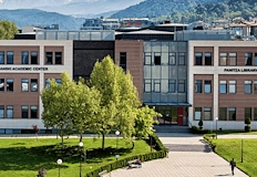 Мъжът полетя от високите етажи на сградатаПреподавател от Американския университет