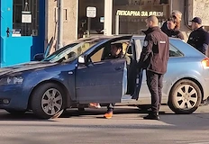 Спипаха русенец с килограми марихуана и незаконен автоматичен пистолет42 годишен мъж