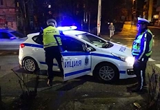 Нападателят се опитал да изтръгне телефона на проверяващия51 годишен мъж от