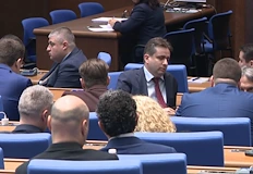 Партиите спорят за великденските добавки на пенсионеритеДепутатите разглеждат на първо
