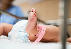 Тестват новородените у нас за още три генетични заболяванияДве деца