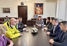 Пенчо Милков прехвърли отговорността за възнагражденията към финансовото министерствоВ деня