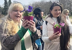 Отбелязаха 8 март с пешеходна обиколка в градаНеделната инициатива Ходи