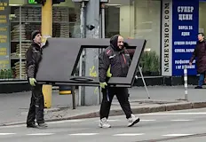 Данните на НСИ отчитат най сериозен скок на заплатите в сферата