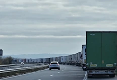 Хиляди камиони чакат на автомагистрала Марица Огромна колона от над 15