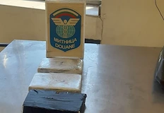 Митничарите намериха пакетите скътани в шофьорската кабинаМитническите служители на Граничния