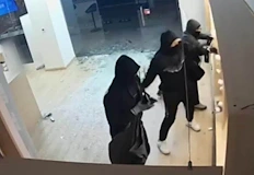 Двама мъже са откраднали демонстрационни телефониДвама неизвестни мъже извършиха дръзка