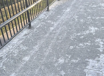 Витият мост на кея в Русе се разпада