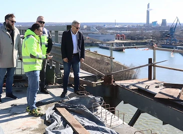 Спешен ремонт спира движението по "Дунав мост"