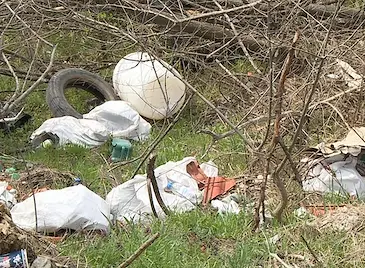 Тонове боклуци превзеха парк "Приста"