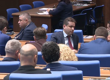 Парламентът решава съдбата на удължителния бюджет