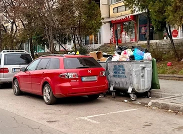 Въвеждат глоби за паркиране пред контейнерите за смет в Русе