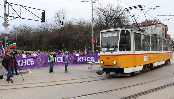 Транспортните синдикати стягат мащабна блокада на София Транспортните синдикати стягат мащабна блокада на София