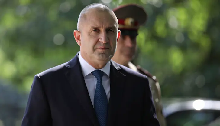 Бившият държавен глава повежда предизборната си обиколка Бившият държавен глава повежда предизборната си обиколка