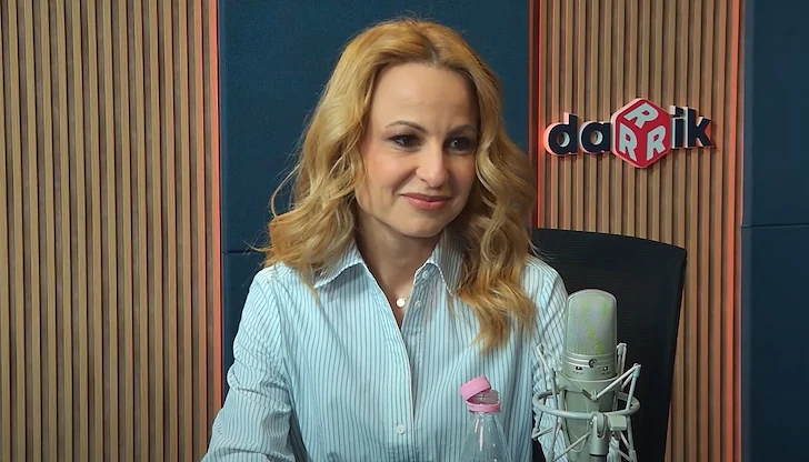 Журналистката разкри истината за жълтите медии и създаването на платформата "Извън ефир"