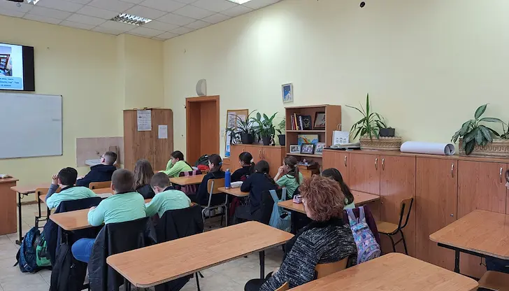 Ученици от Русе се запознаха с механизмите за защита от кибертормоз и агресия Ученици от Русе се запознаха с механизмите за защита от кибертормоз и агресия