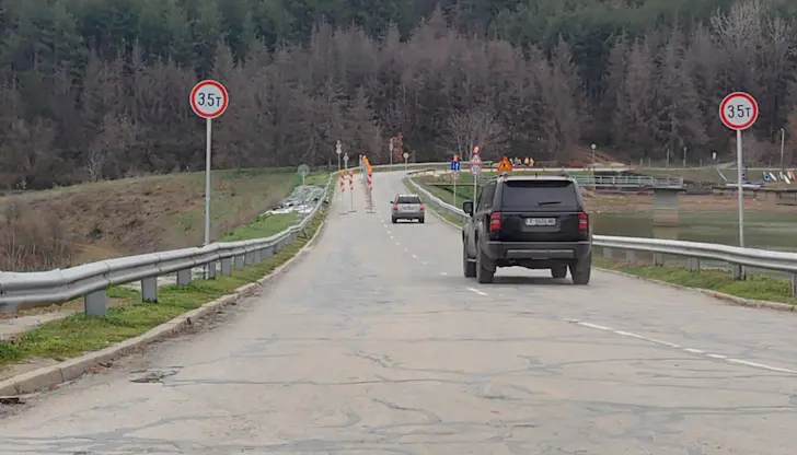 Въведени са строги ограничения за скорост и тонаж заради състоянието на съоръжението