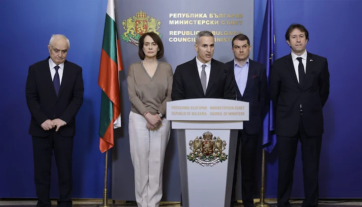 Служебният премиер свика министрите заради кризата в Близкия изток