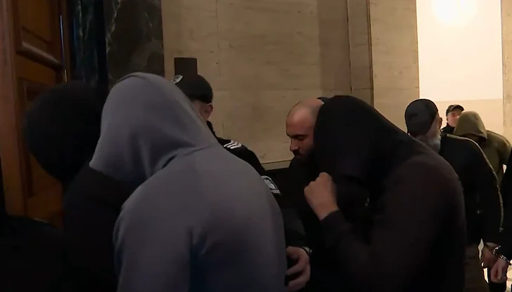 Седем души са обвинени за изнудване чрез бързи кредити Седем души са обвинени за изнудване чрез бързи кредити