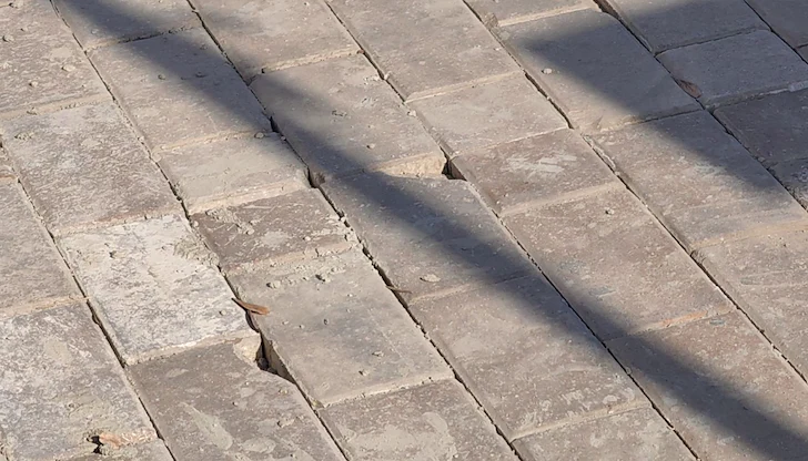 Фирмата използва компрометирания материал за сметка на качеството