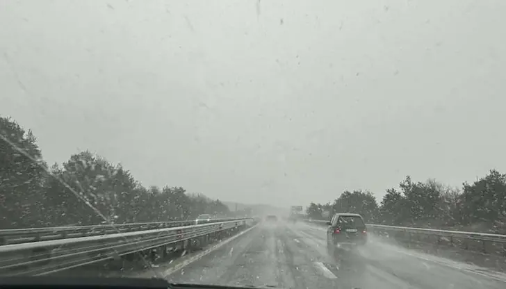 Обилен дъжд се излива край тунел "Траянови врата" Обилен дъжд се излива край тунел "Траянови врата"